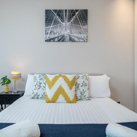 Skyvillion - Cozy Large 4 & 1 Bed Apartments In London Enfield, Mins To Tube Station, Free Wi-Fi Екстериор снимка