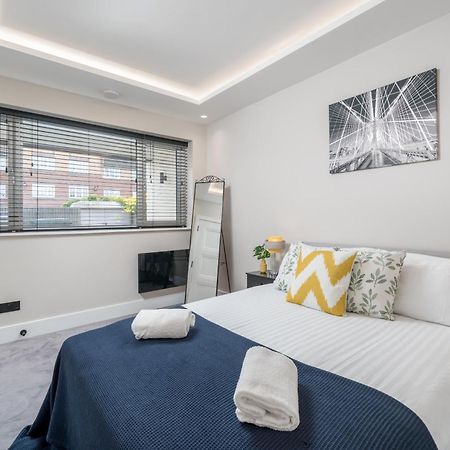 Skyvillion - Cozy Large 4 & 1 Bed Apartments In London Enfield, Mins To Tube Station, Free Wi-Fi Екстериор снимка