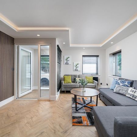 Skyvillion - Cozy Large 4 & 1 Bed Apartments In London Enfield, Mins To Tube Station, Free Wi-Fi Екстериор снимка