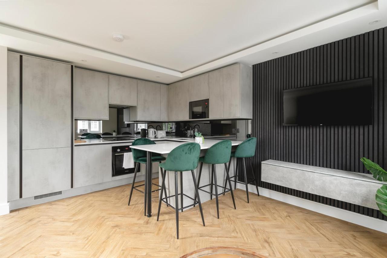 Skyvillion - Cozy Large 4 & 1 Bed Apartments In London Enfield, Mins To Tube Station, Free Wi-Fi Екстериор снимка