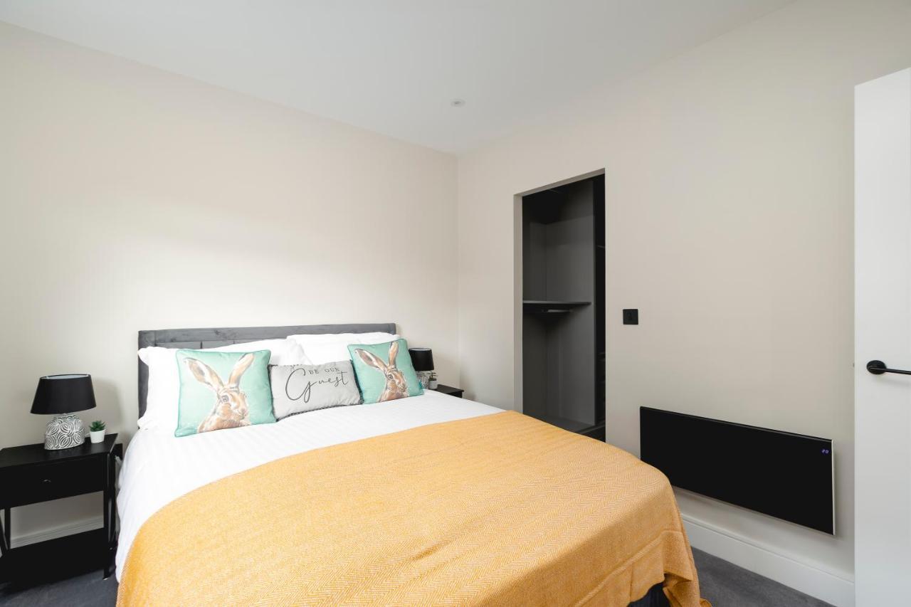 Skyvillion - Cozy Large 4 & 1 Bed Apartments In London Enfield, Mins To Tube Station, Free Wi-Fi Екстериор снимка