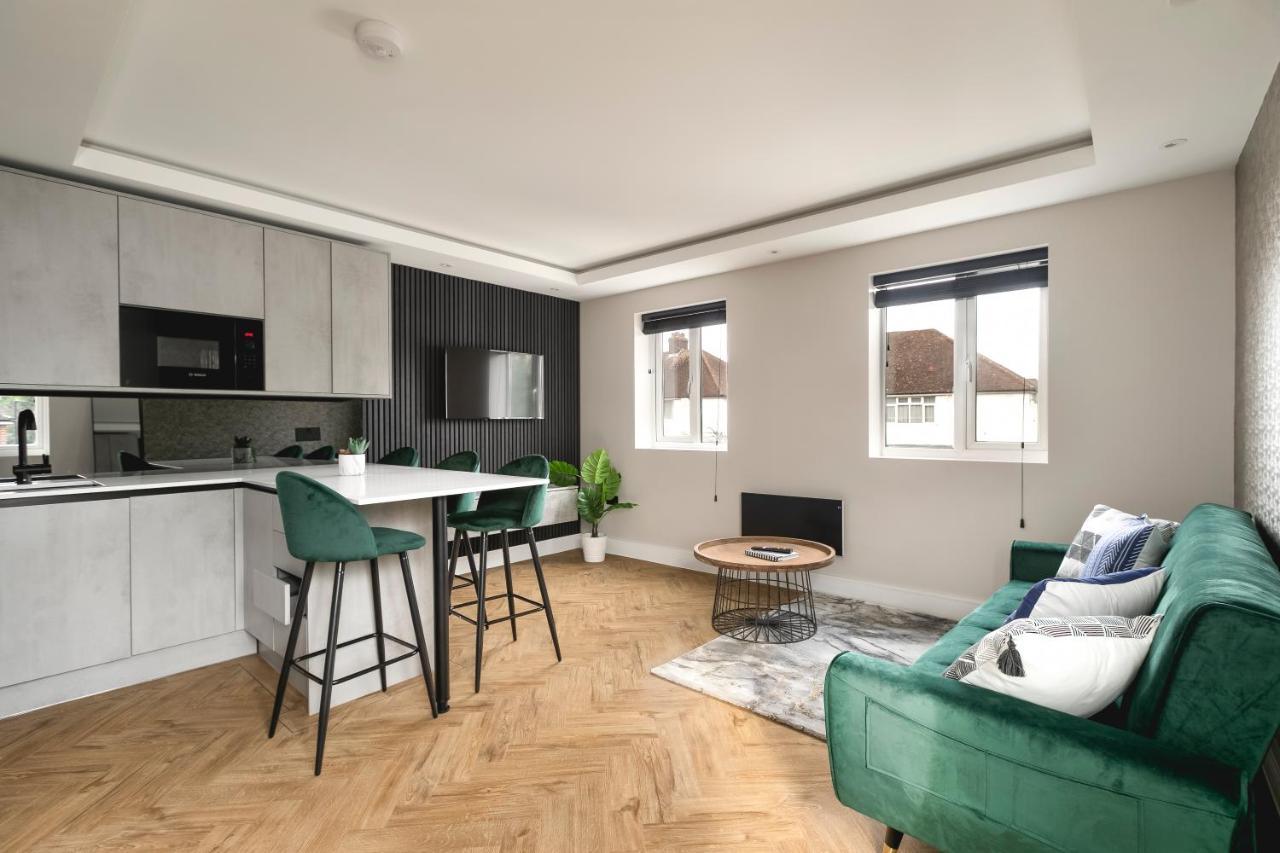 Skyvillion - Cozy Large 4 & 1 Bed Apartments In London Enfield, Mins To Tube Station, Free Wi-Fi Екстериор снимка