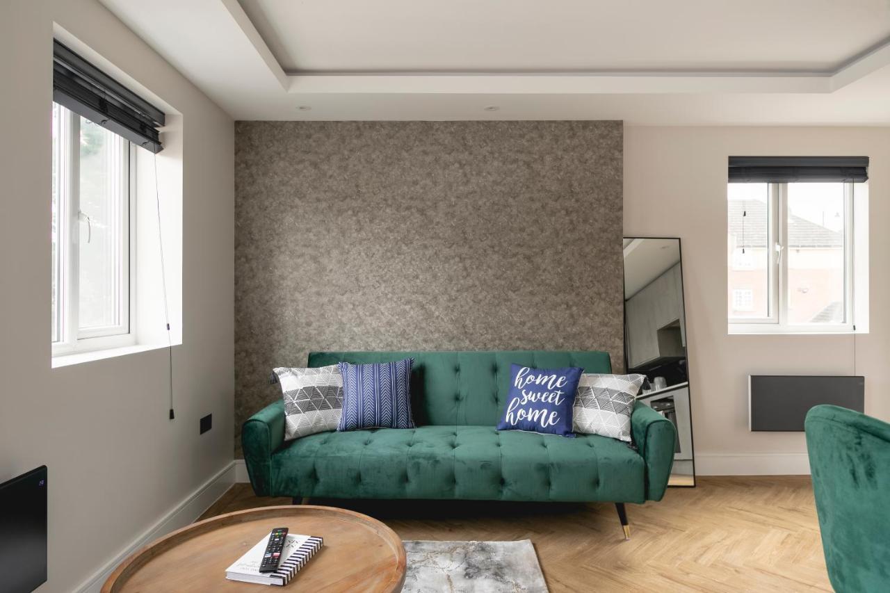 Skyvillion - Cozy Large 4 & 1 Bed Apartments In London Enfield, Mins To Tube Station, Free Wi-Fi Екстериор снимка