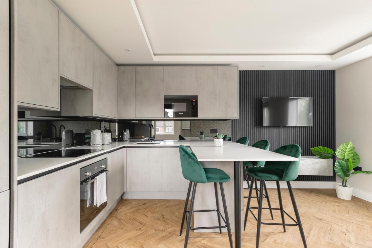 Skyvillion - Cozy Large 4 & 1 Bed Apartments In London Enfield, Mins To Tube Station, Free Wi-Fi Екстериор снимка