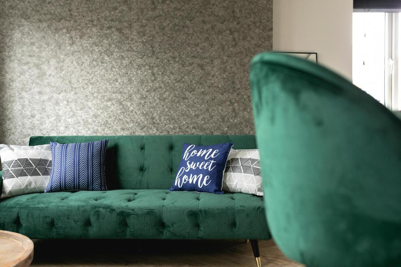 Skyvillion - Cozy Large 4 & 1 Bed Apartments In London Enfield, Mins To Tube Station, Free Wi-Fi Екстериор снимка