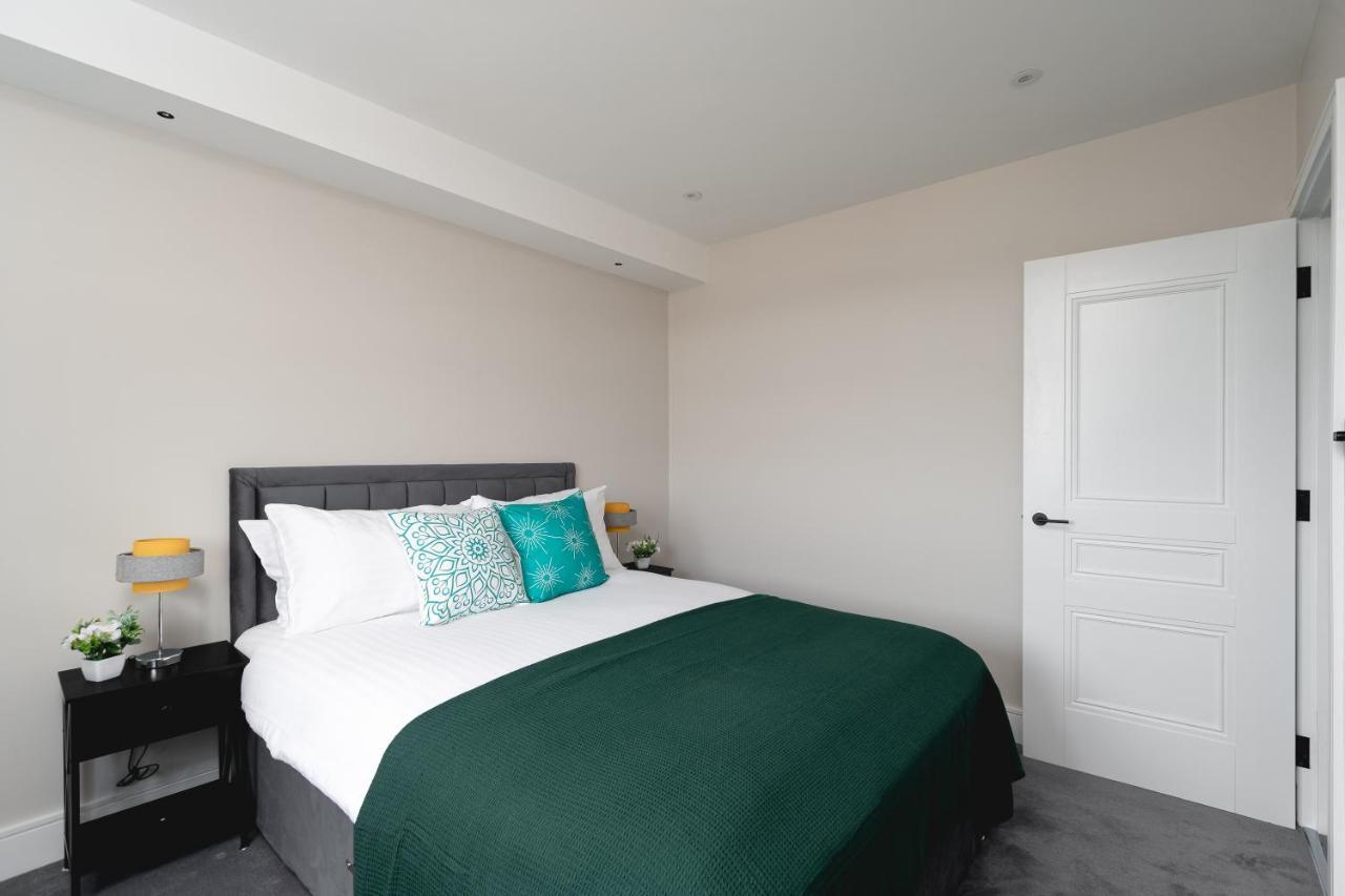 Skyvillion - Cozy Large 4 & 1 Bed Apartments In London Enfield, Mins To Tube Station, Free Wi-Fi Екстериор снимка