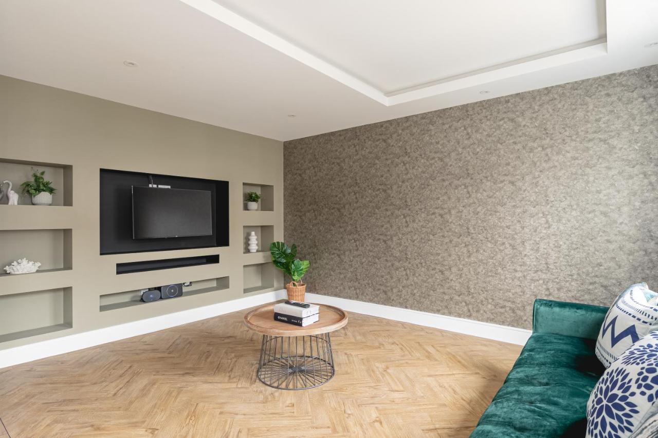 Skyvillion - Cozy Large 4 & 1 Bed Apartments In London Enfield, Mins To Tube Station, Free Wi-Fi Екстериор снимка