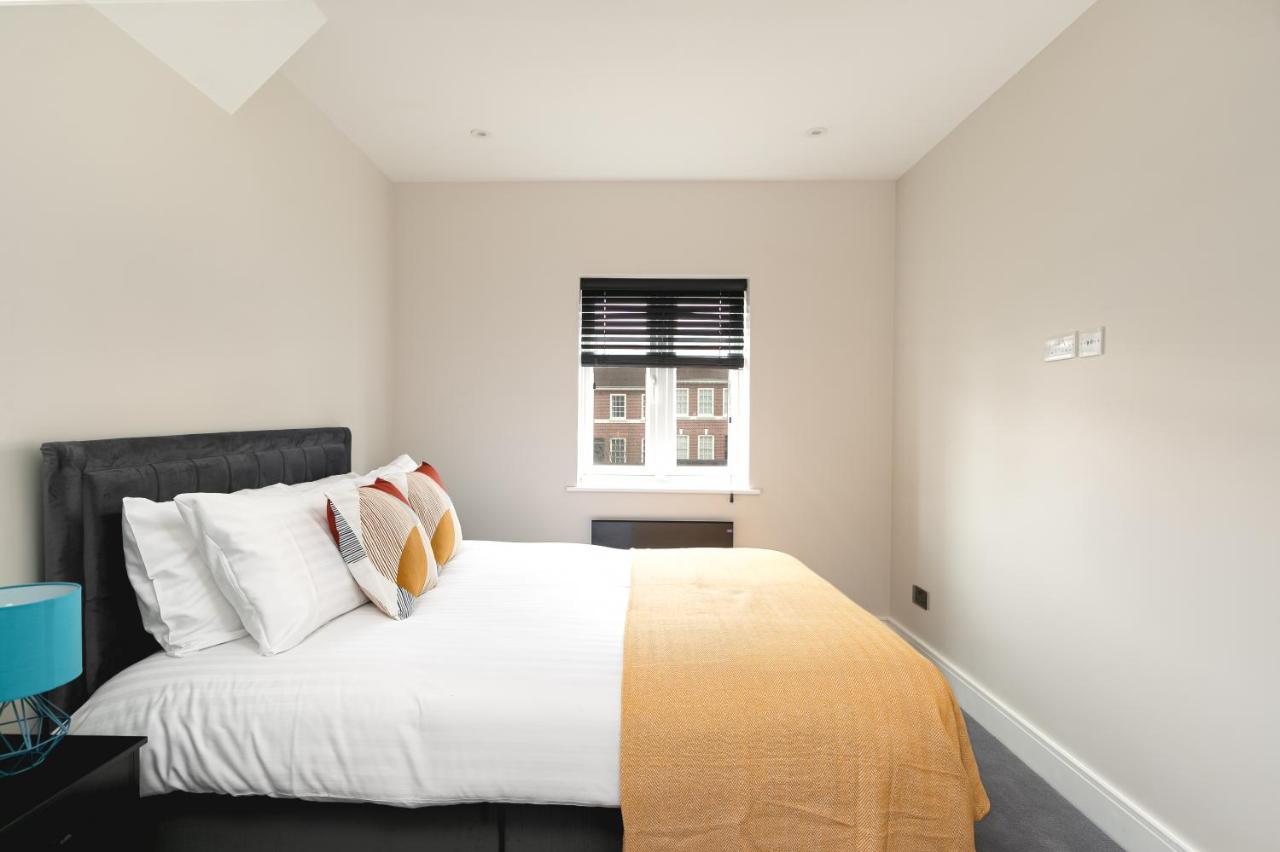 Skyvillion - Cozy Large 4 & 1 Bed Apartments In London Enfield, Mins To Tube Station, Free Wi-Fi Екстериор снимка