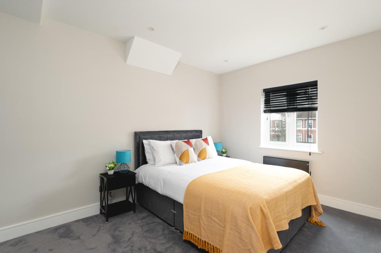 Skyvillion - Cozy Large 4 & 1 Bed Apartments In London Enfield, Mins To Tube Station, Free Wi-Fi Екстериор снимка