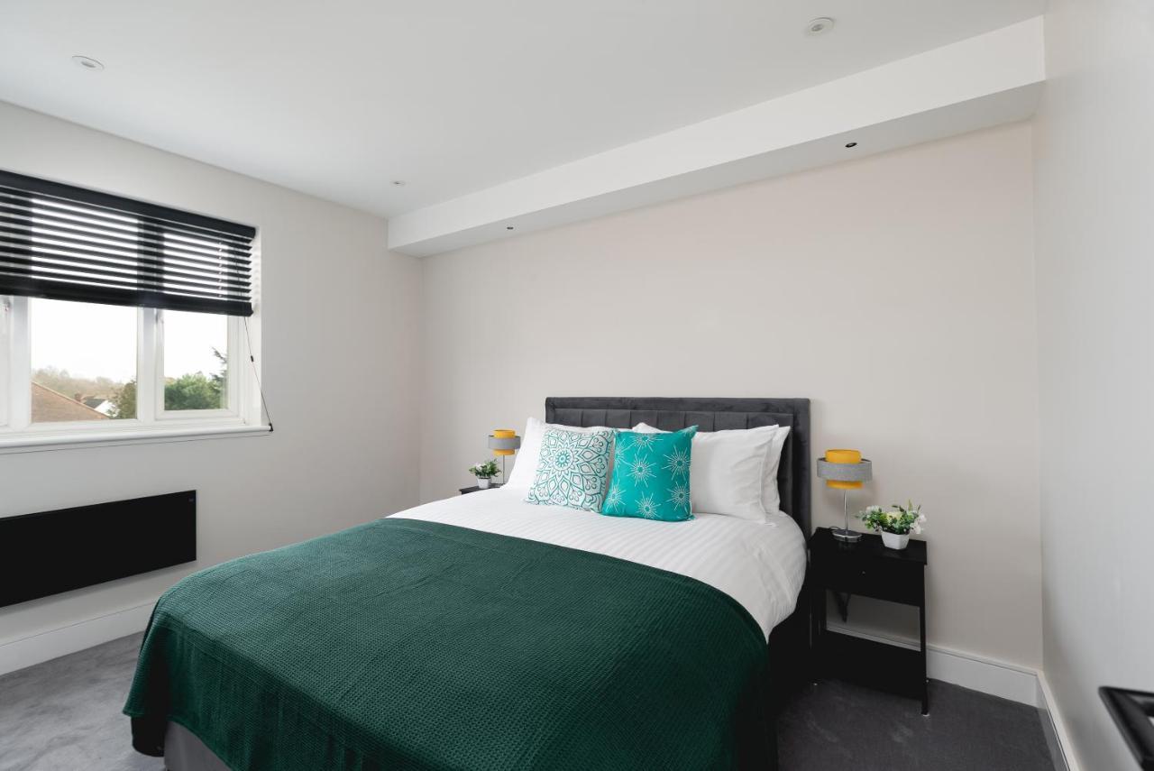 Skyvillion - Cozy Large 4 & 1 Bed Apartments In London Enfield, Mins To Tube Station, Free Wi-Fi Екстериор снимка