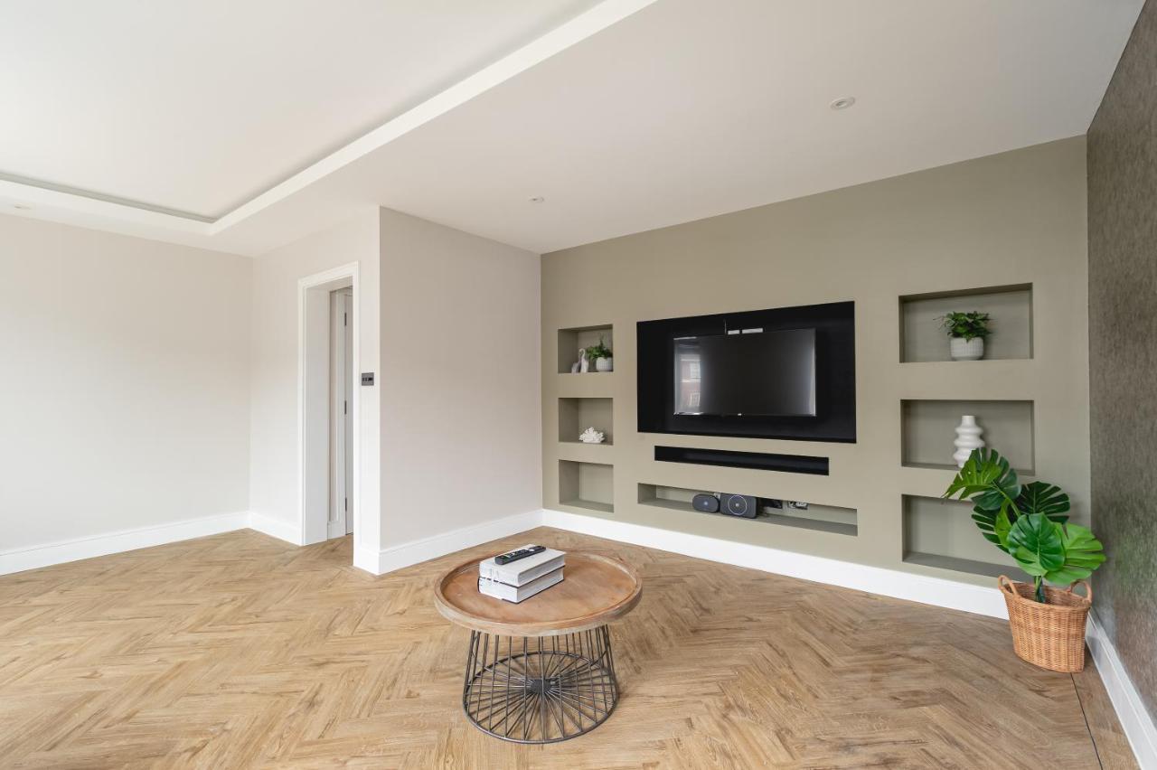 Skyvillion - Cozy Large 4 & 1 Bed Apartments In London Enfield, Mins To Tube Station, Free Wi-Fi Екстериор снимка