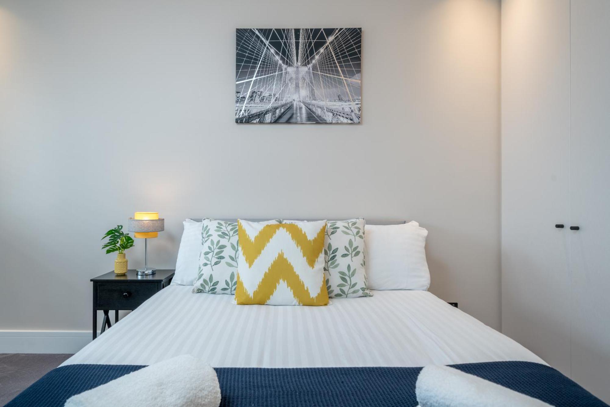 Skyvillion - Cozy Large 4 & 1 Bed Apartments In London Enfield, Mins To Tube Station, Free Wi-Fi Екстериор снимка