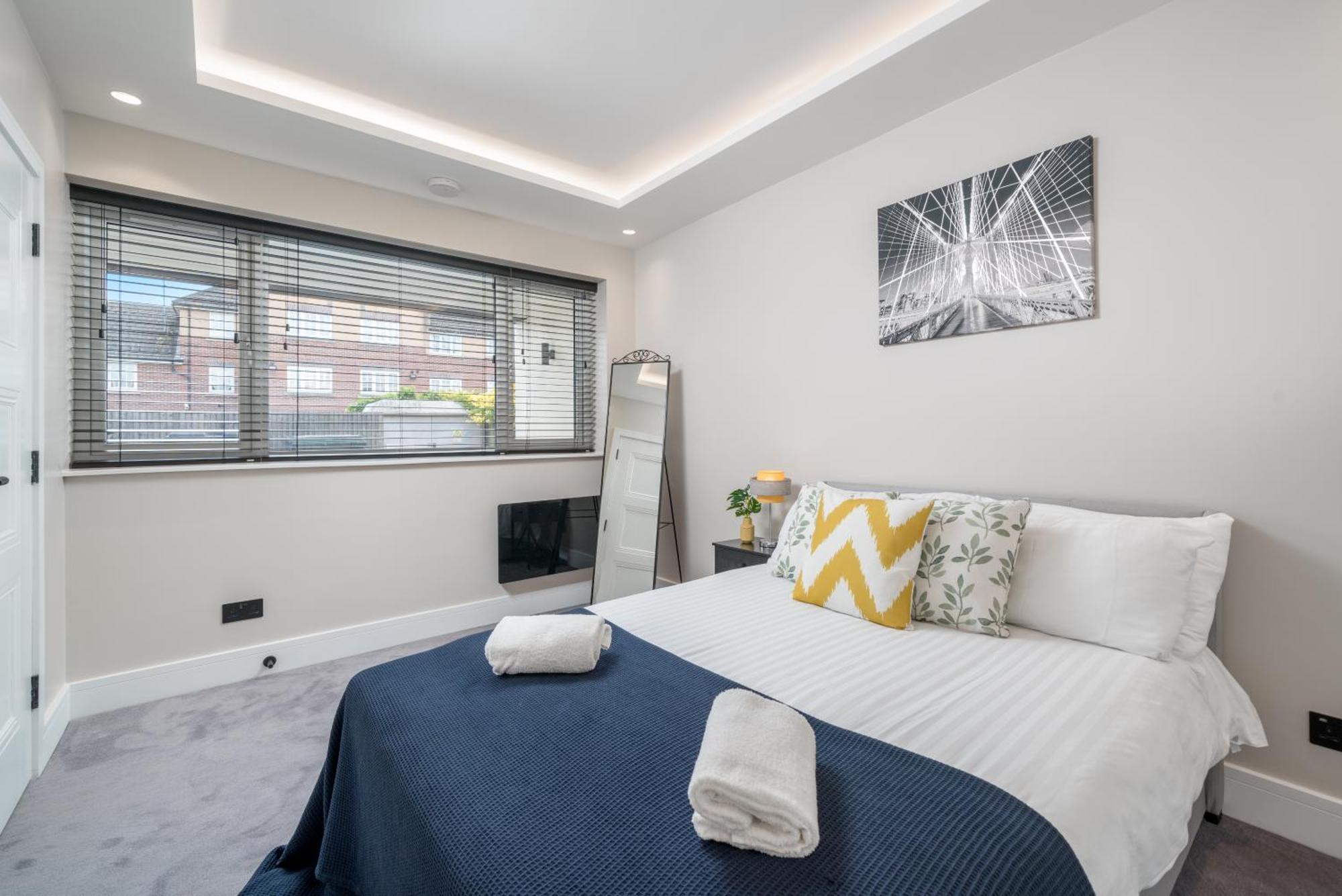 Skyvillion - Cozy Large 4 & 1 Bed Apartments In London Enfield, Mins To Tube Station, Free Wi-Fi Екстериор снимка