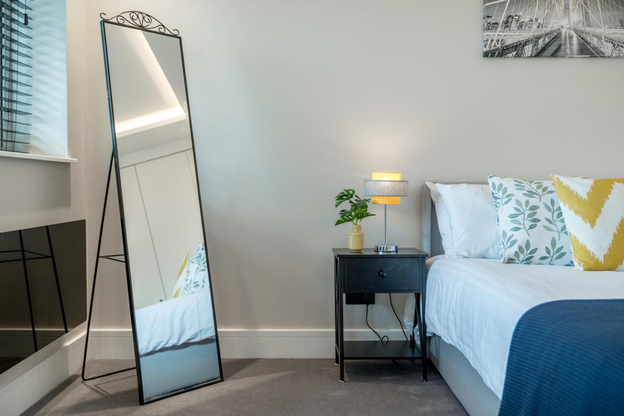 Skyvillion - Cozy Large 4 & 1 Bed Apartments In London Enfield, Mins To Tube Station, Free Wi-Fi Екстериор снимка