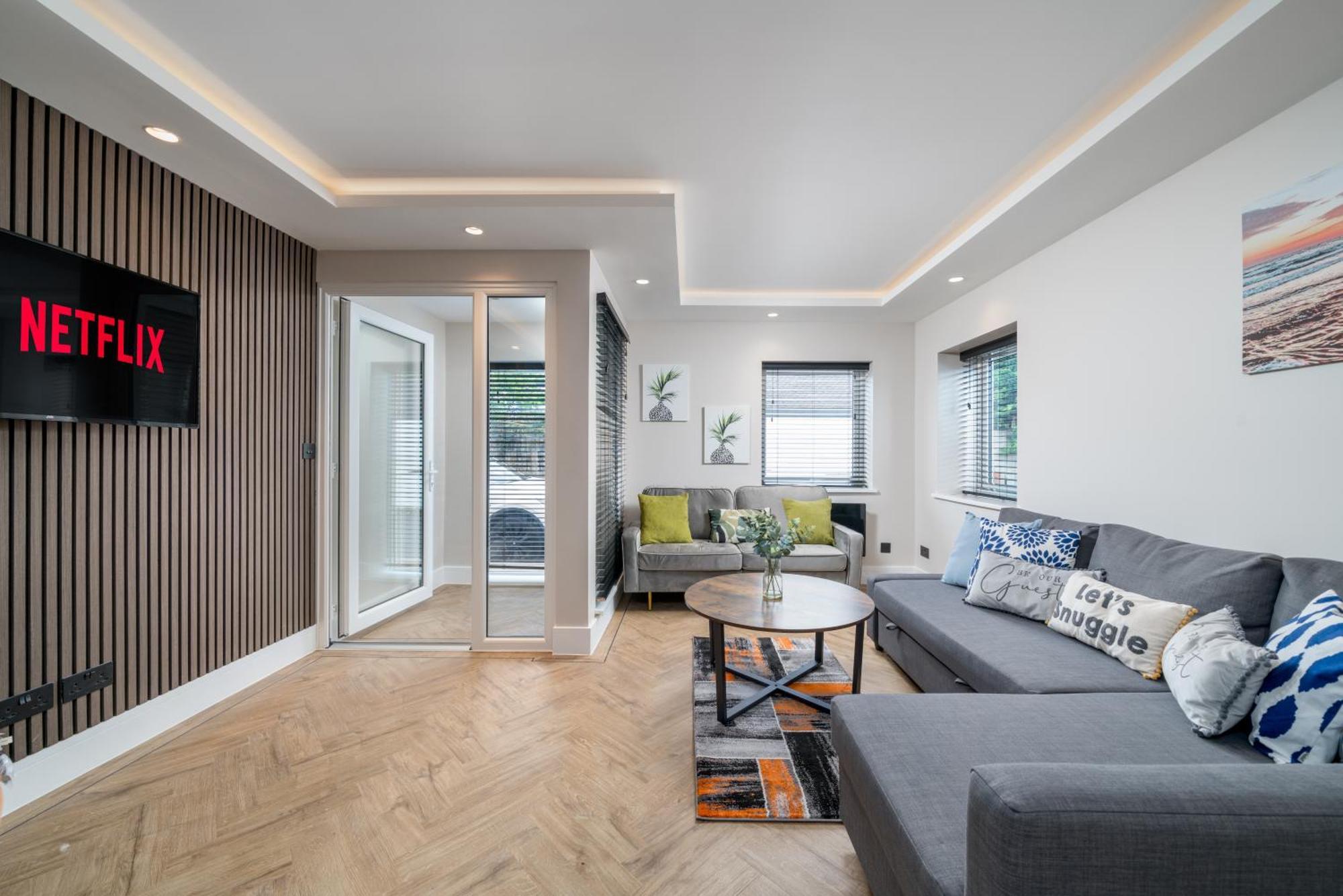 Skyvillion - Cozy Large 4 & 1 Bed Apartments In London Enfield, Mins To Tube Station, Free Wi-Fi Екстериор снимка