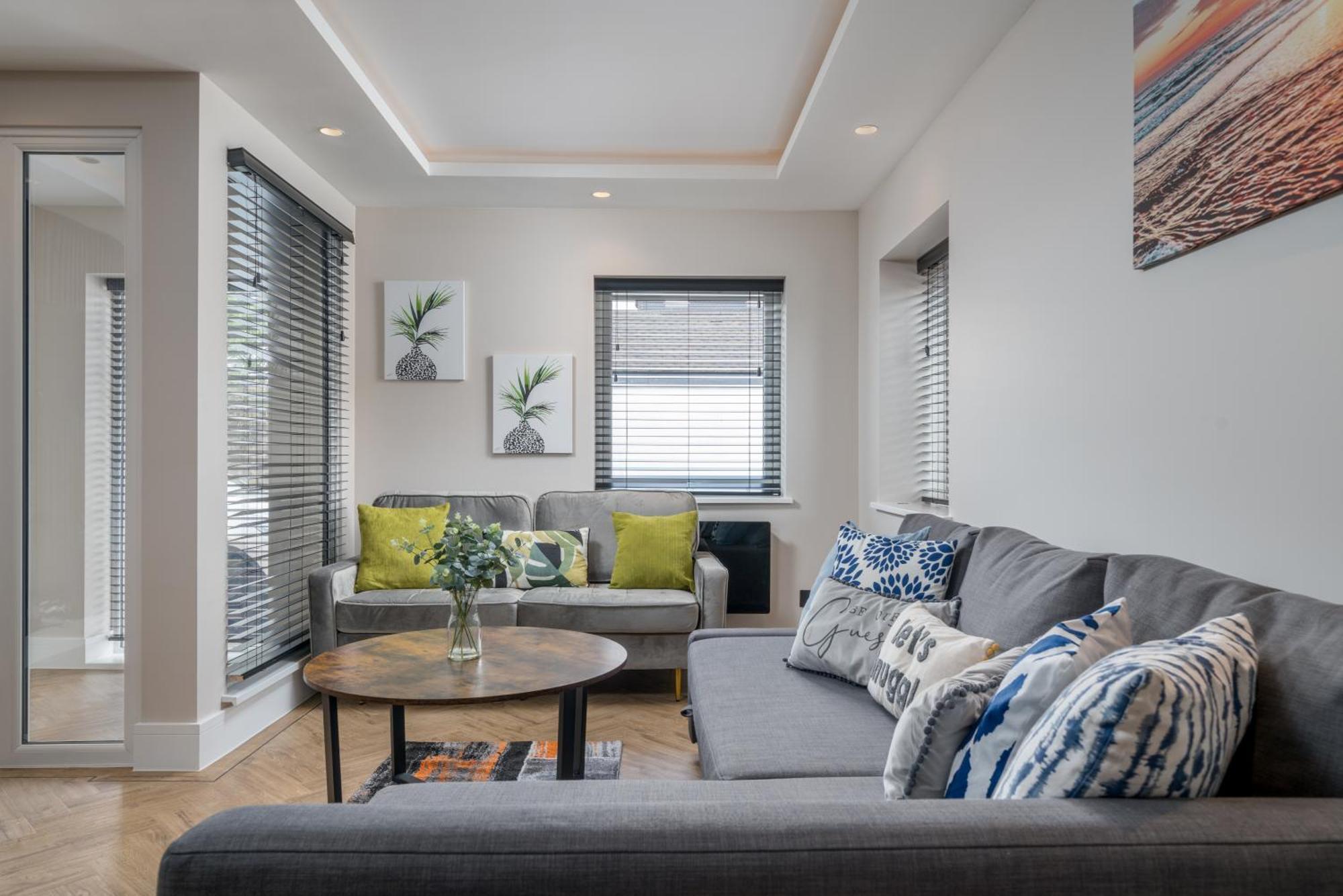 Skyvillion - Cozy Large 4 & 1 Bed Apartments In London Enfield, Mins To Tube Station, Free Wi-Fi Екстериор снимка